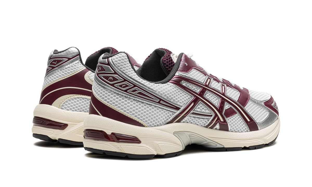 Overkicks - ASICS Gel-1130 White Maroon Banner (1203A685-100) - par completo