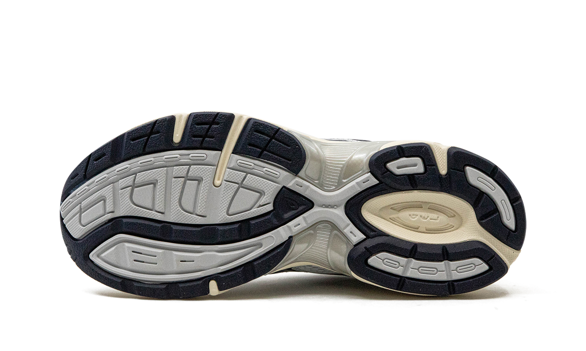 Overkicks - ASICS Gel-1130 White Midnight (Womens) (1202A164-110) - vista superior