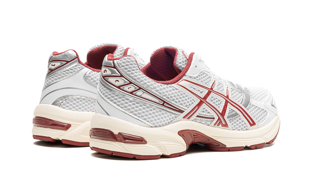 Overkicks - ASICS Gel-1130 White Red Dahlia (Womens) (1202A518-100) - par completo