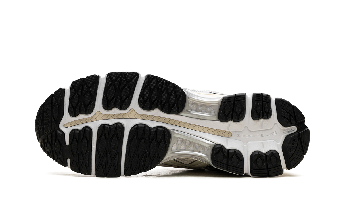 Overkicks - ASICS Gel-Kayano 12.1 Ronnie Fieg Cream (1203A555-100) - detalle suela