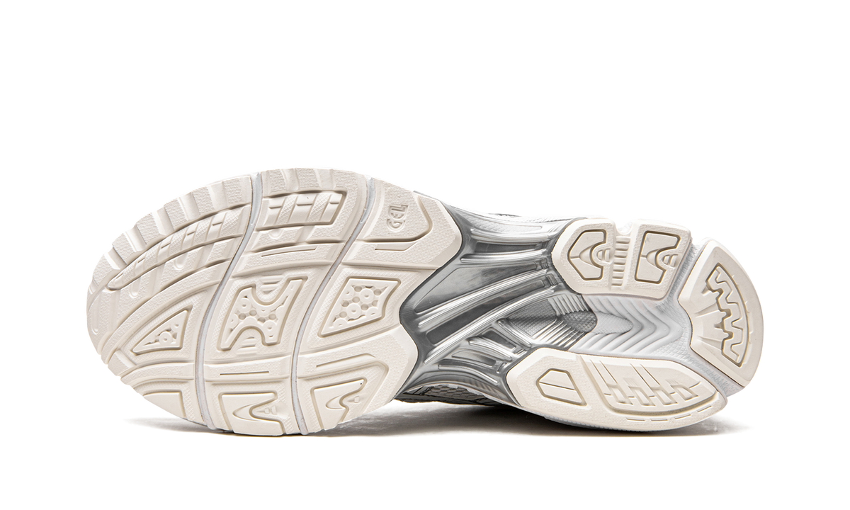Overkicks - ASICS Gel-Kayano 14 JJJJound Silver White (1201A457-100) - vista superior