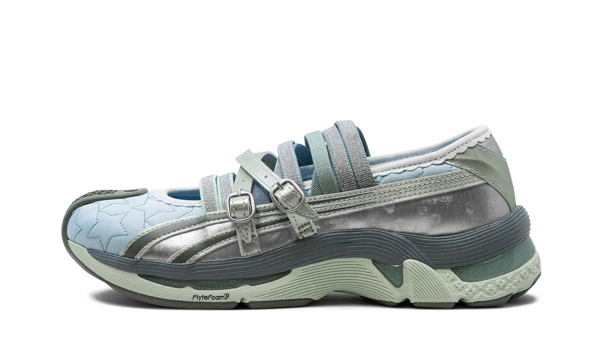 Overkicks - ASICS Gel-Lokros Heaven by Marc Jacobs Kiko Kostadinov Faded Denim (Womens) (1202A489-400) - vista lateral