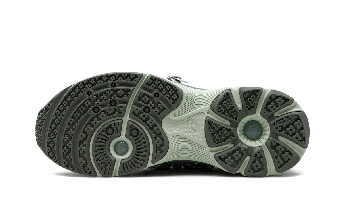 Overkicks - ASICS Gel-Lokros Heaven by Marc Jacobs Kiko Kostadinov Faded Denim (Womens) (1202A489-400) - vista superior