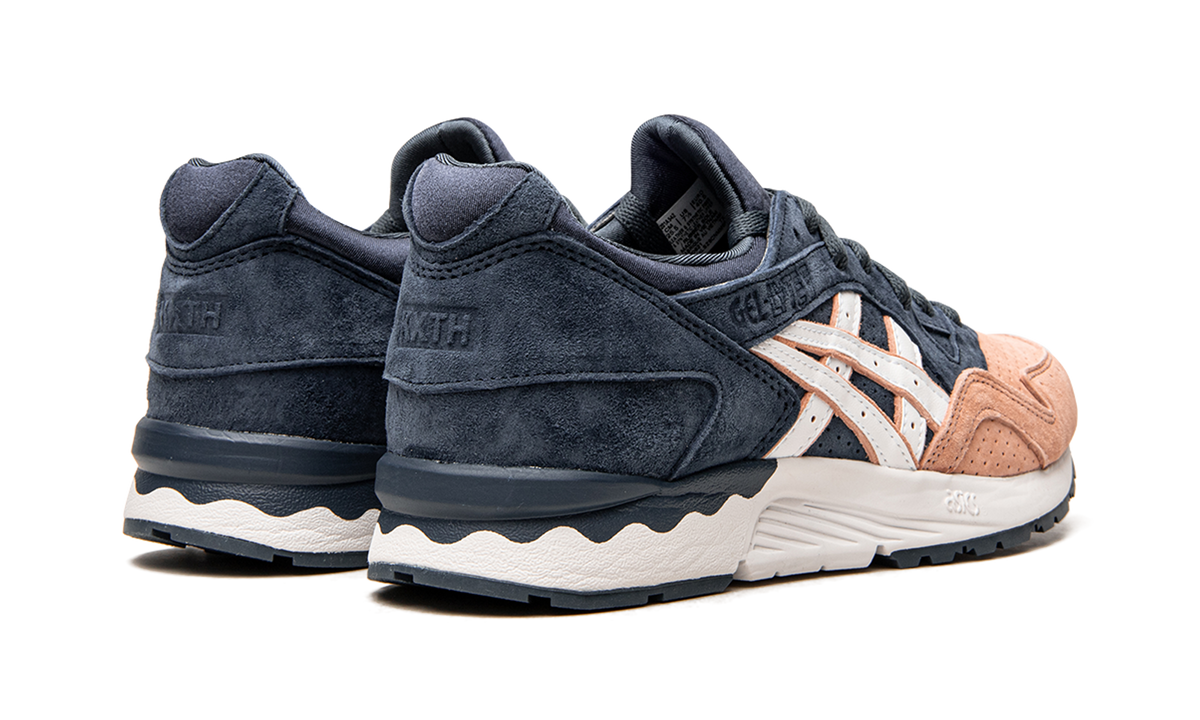 Overkicks - ASICS Gel-Lyte V Kith Salmon Toe (1201A542-700) - par completo