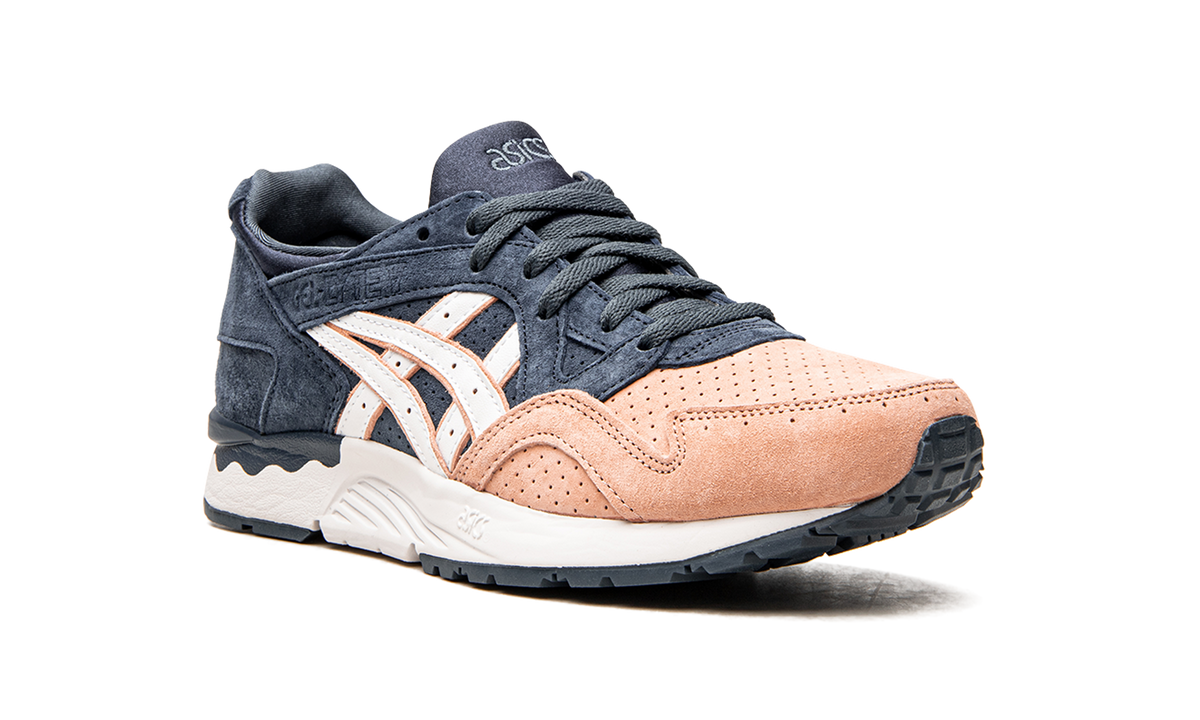 Overkicks - ASICS Gel-Lyte V Kith Salmon Toe (1201A542-700) - detalle lateral interior