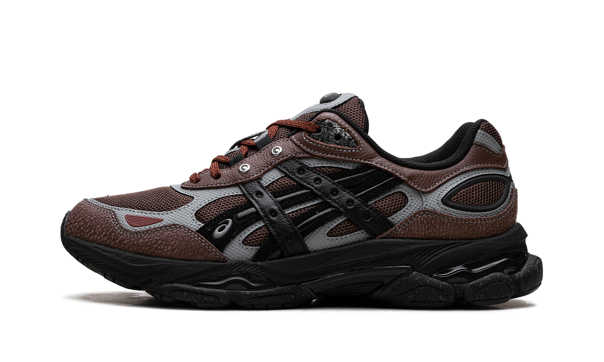 Overkicks - ASICS Gel-NYC 2.0 SSHS HAL STUDIOS Architecture of Everyday Life Mahogany (1203A896-200) - vista lateral