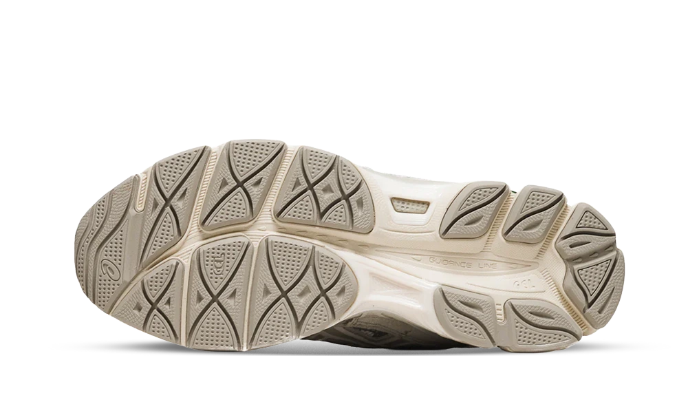 Overkicks - ASICS Gel-NYC Cream Fossil (1203A383-112) - par completo