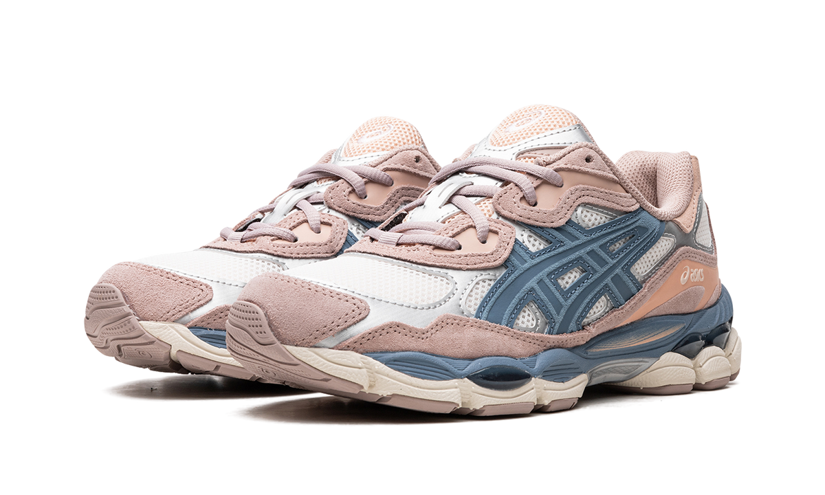 Overkicks - ASICS Gel-NYC Cream Grey Floss Salmon (Womens) (1202A429-104) - vista trasera