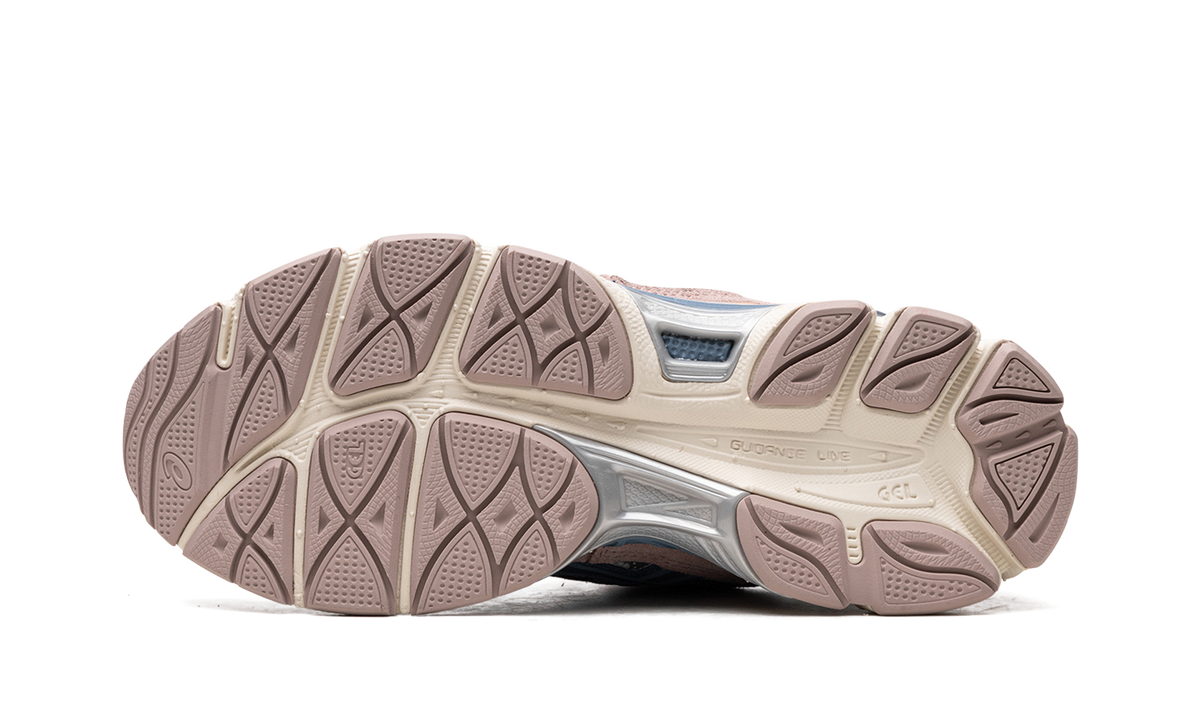 Overkicks - ASICS Gel-NYC Cream Grey Floss Salmon (Womens) (1202A429-104) - vista superior