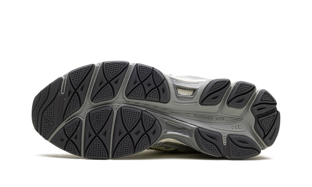 Overkicks - ASICS Gel-NYC EMMI White Huddle Yellow (Womens) (1202A498-100) - vista superior