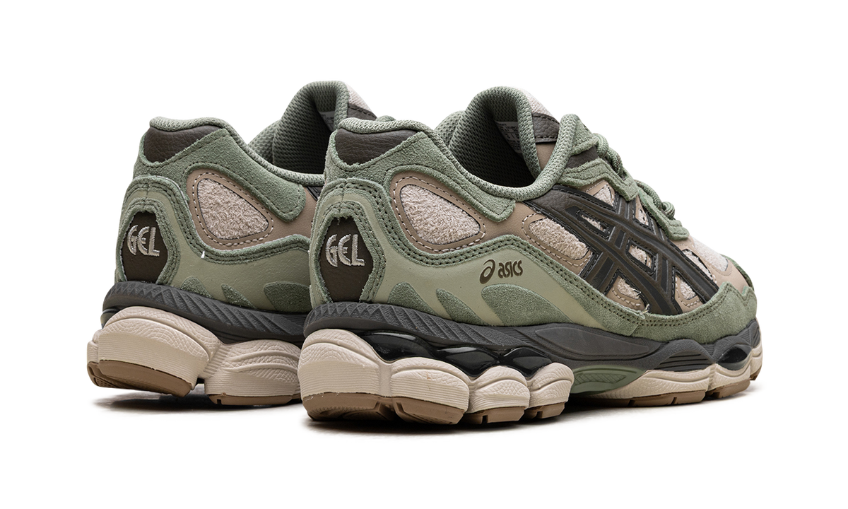 Overkicks - ASICS Gel-NYC Feather Grey Truffle (1203A477-020) - par completo
