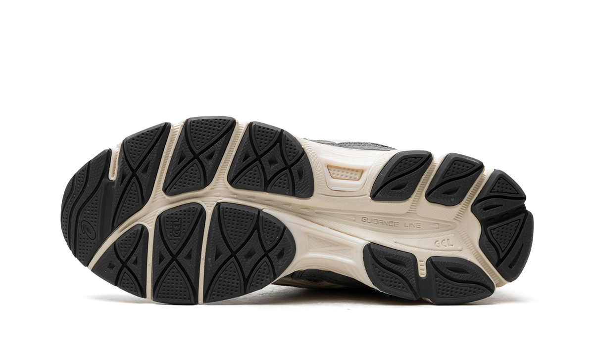 Overkicks - ASICS Gel-NYC Graphite Grey Smoke Grey (1203A383-002) - vista superior