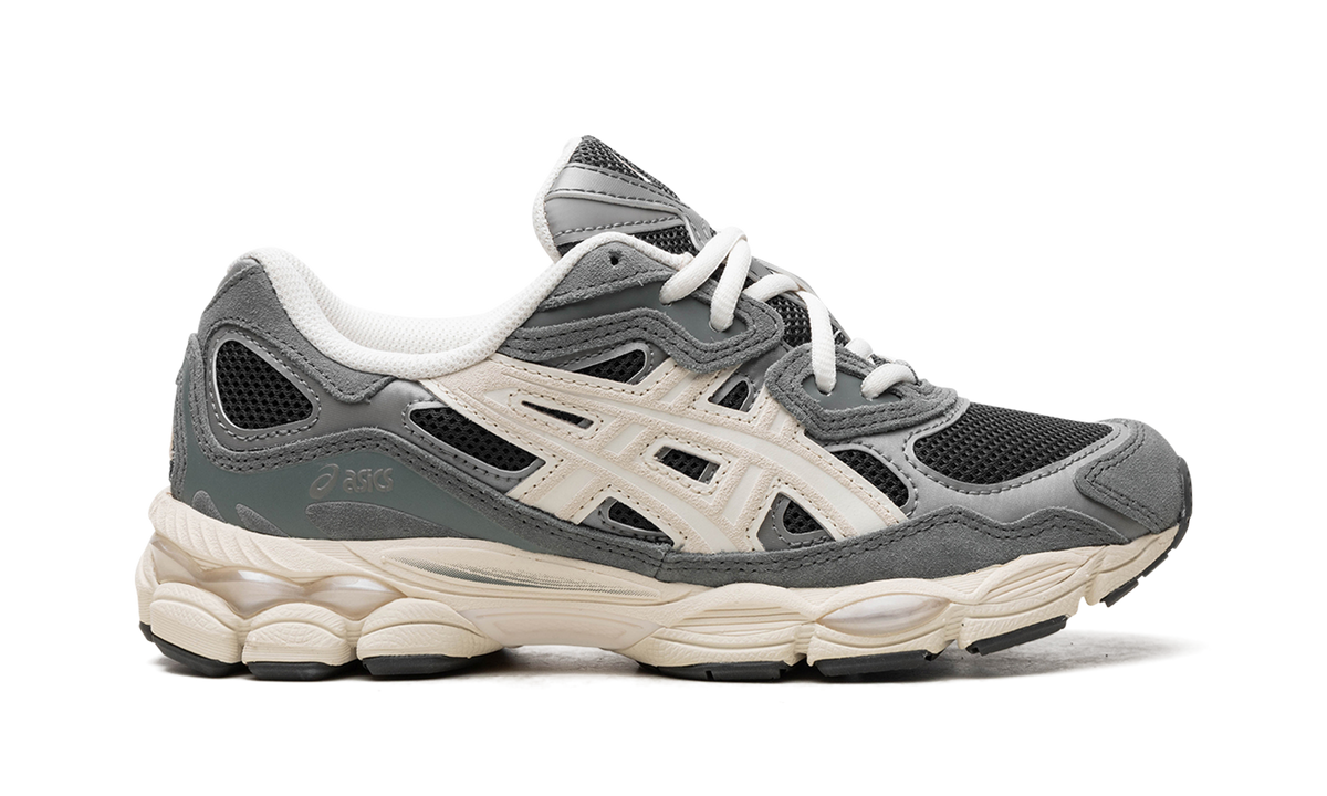 Overkicks - ASICS Gel-NYC Graphite Grey Smoke Grey (1203A383-002) - detalle talon