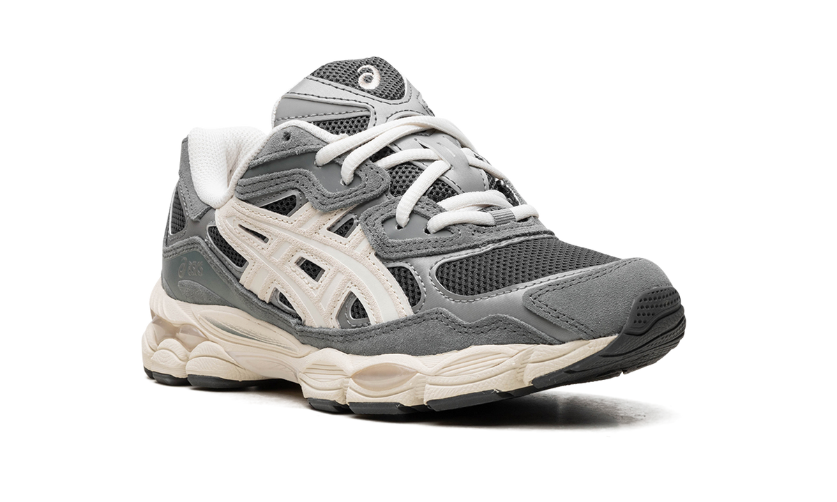 Overkicks - ASICS Gel-NYC Graphite Grey Smoke Grey (1203A383-002) - detalle lateral interior