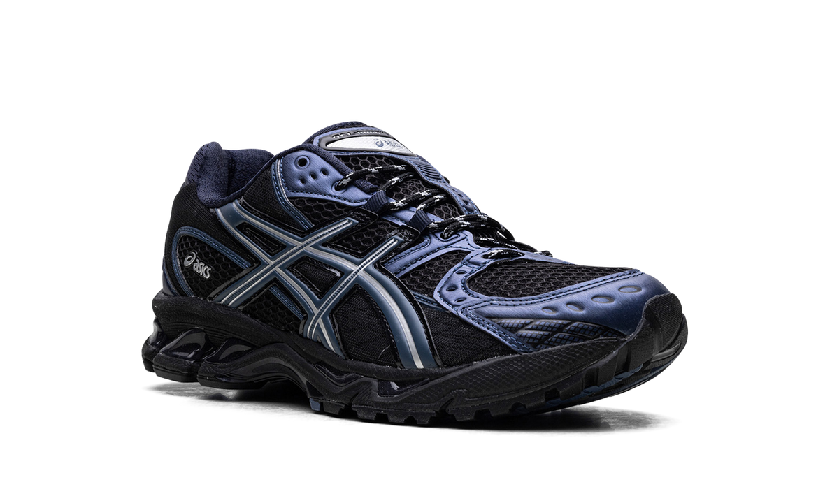 Overkicks - ASICS Gel-Nimbus 10.1 Black Grand Shark (1203A543-002) - detalle lateral interior