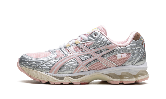 Overkicks - ASICS Gel-Nimbus 10.1 Vandy The Pink x atmos Banana Split Strawberry (1203A865-702) - vista lateral