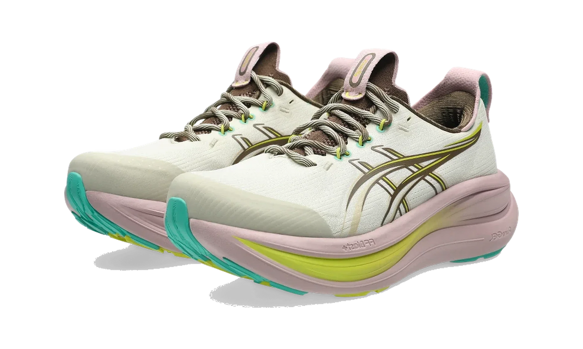 Overkicks - ASICS Gel-Nimbus 28 TR Light Dust Clay Canyon (Womens) (1012B981-020) - vista trasera