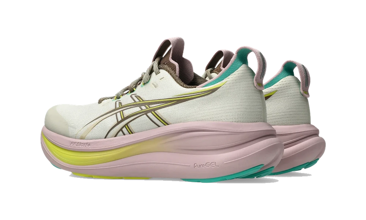 Overkicks - ASICS Gel-Nimbus 28 TR Light Dust Clay Canyon (Womens) (1012B981-020) - par completo