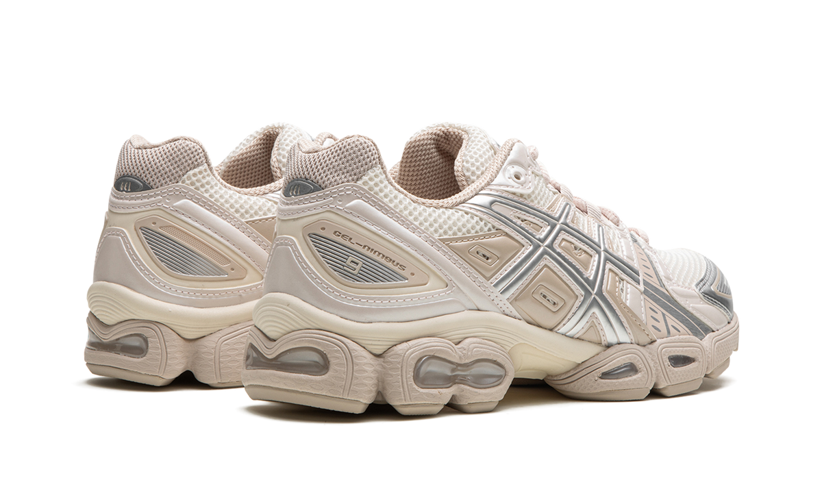 Overkicks - ASICS Gel-Nimbus 9 Cream Mineral Beige (Womens) (1202A278-107) - par completo
