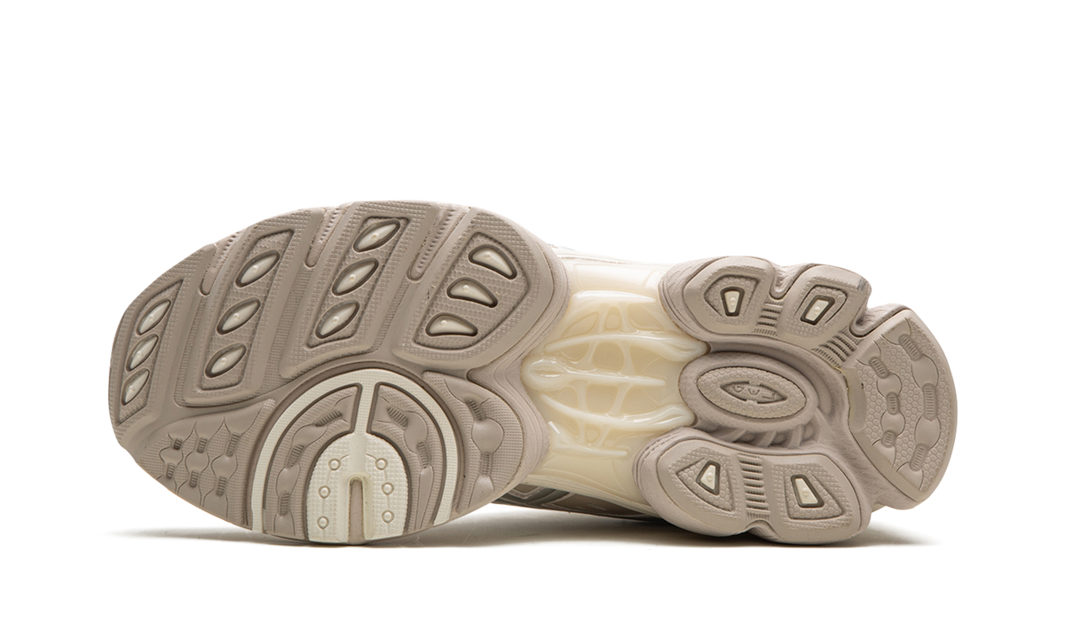 Overkicks - ASICS Gel-Nimbus 9 Cream Mineral Beige (Womens) (1202A278-107) - vista superior