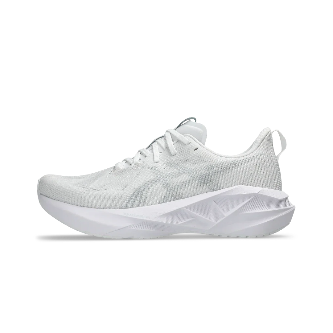 Overkicks - ASICS Novablast 5 White Piedmont Grey (1011B974-100) - vista lateral