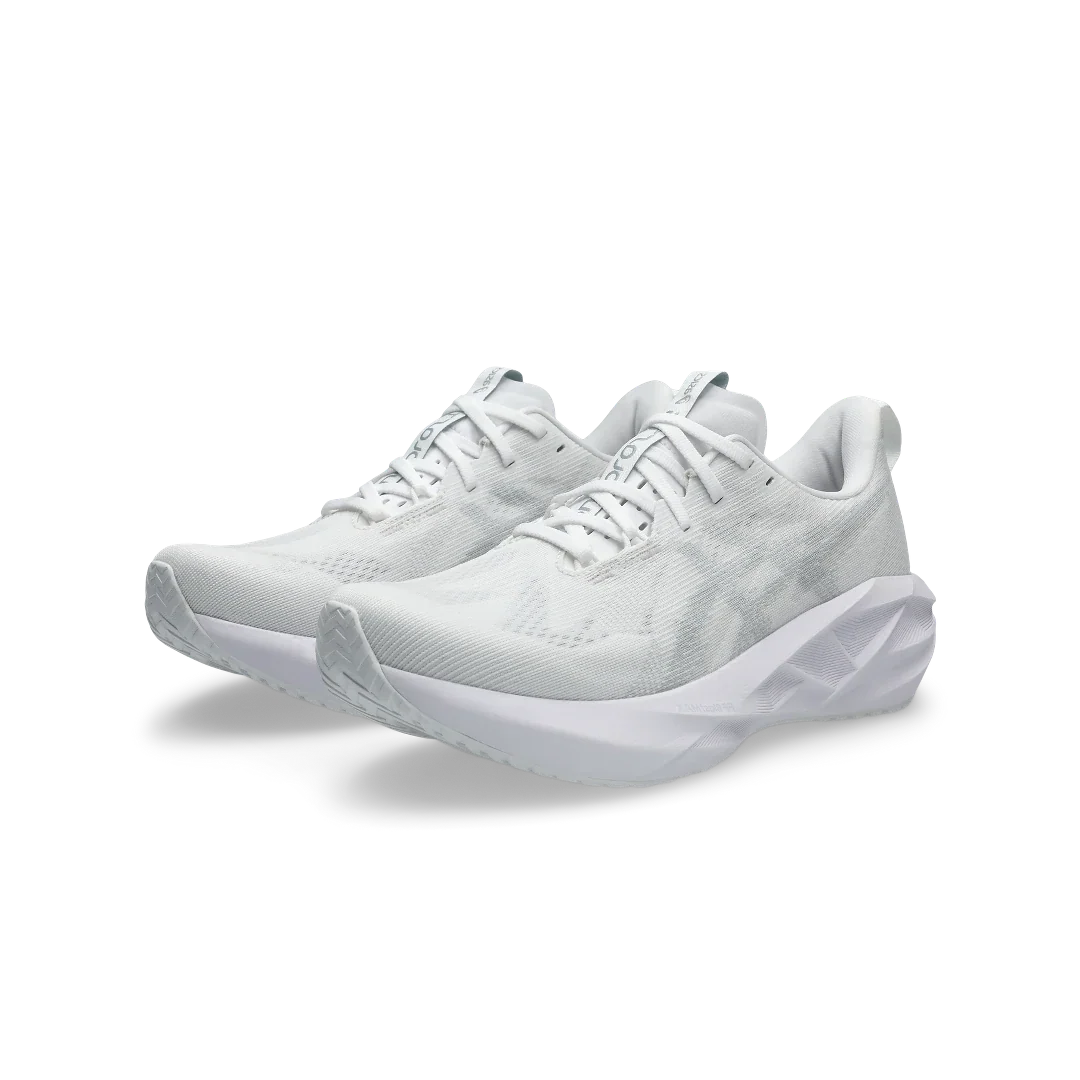 Overkicks - ASICS Novablast 5 White Piedmont Grey (1011B974-100) - vista trasera