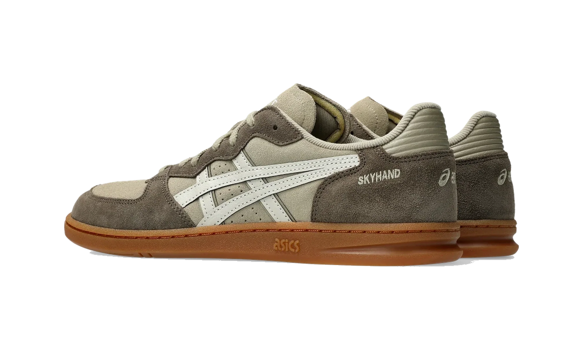 Overkicks - ASICS Skyhand OG Driftwood Smoke Grey (1203A452-203) - par completo