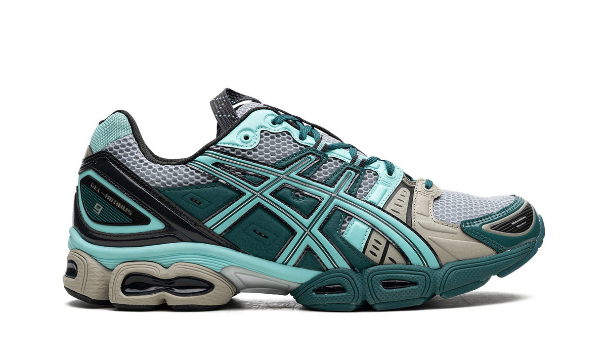 Overkicks - ASICS UB3-S Gel-Nimbus 9 Kiko Kostadinov Piedmont Grey Aruba Blue (1201A442-020) - detalle talon