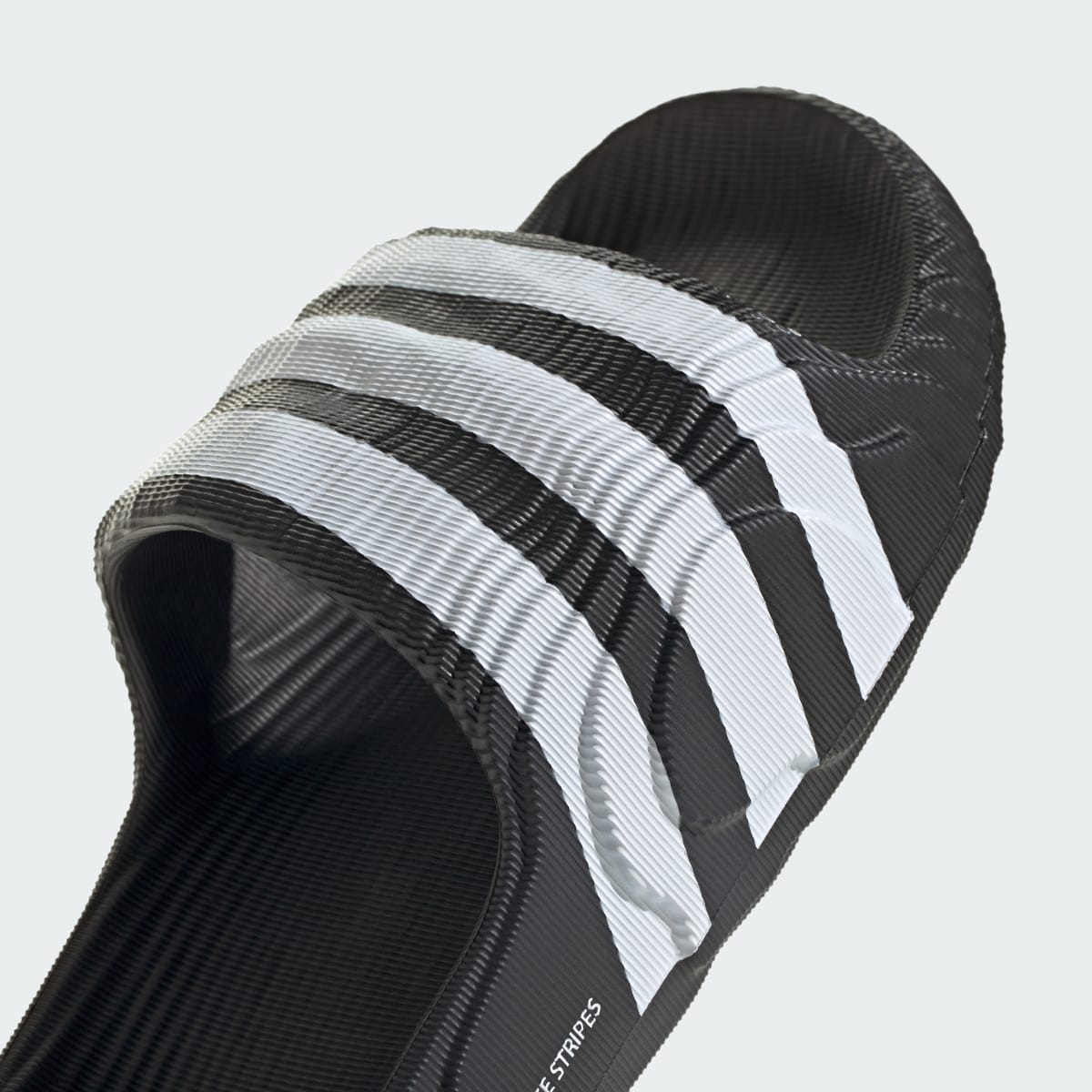 Overkicks - Adidas Adilette 22 Core Black Cloud White (IF3670) - detalle