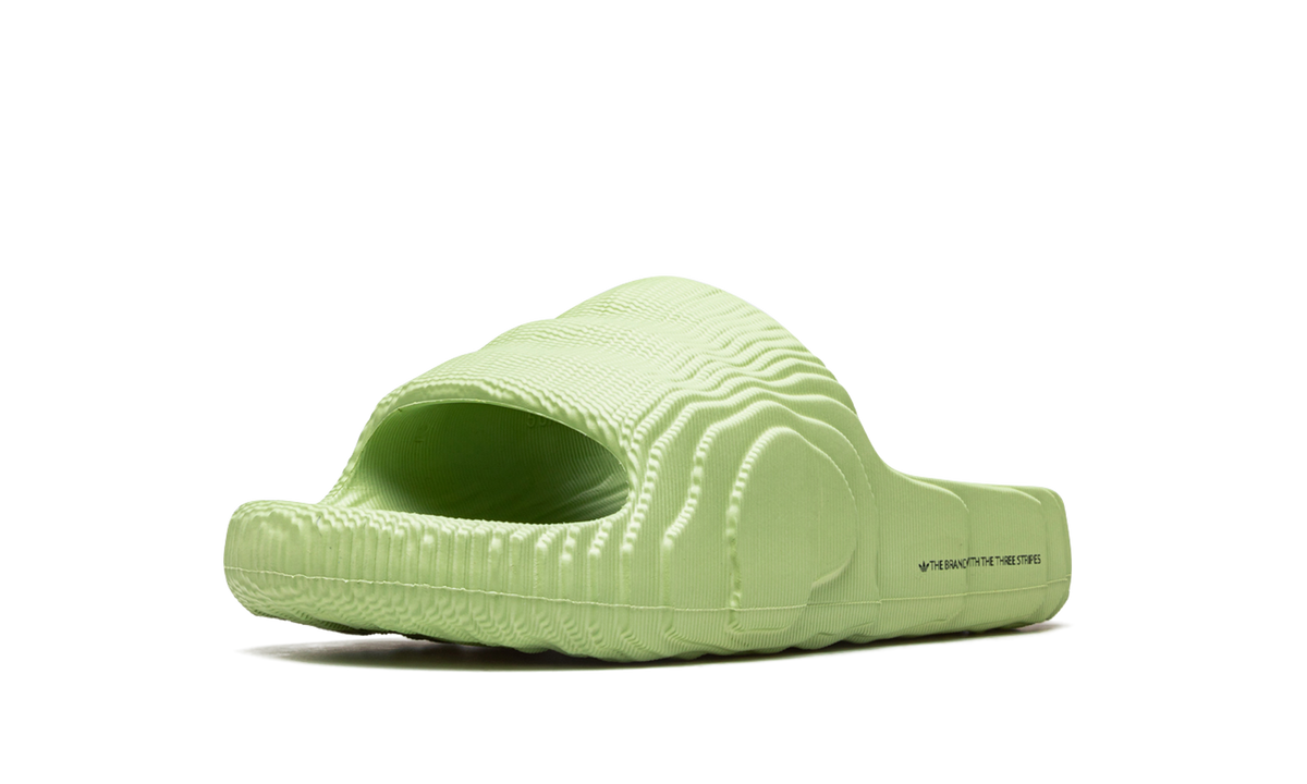 Overkicks - Adidas Adilette 22 Slides Magic Lime (GX6946) - detalle suela