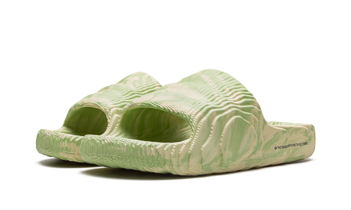 Overkicks - Adidas Adilette 22 Slides Magic Lime St Desert Sand (GY1597) - vista trasera
