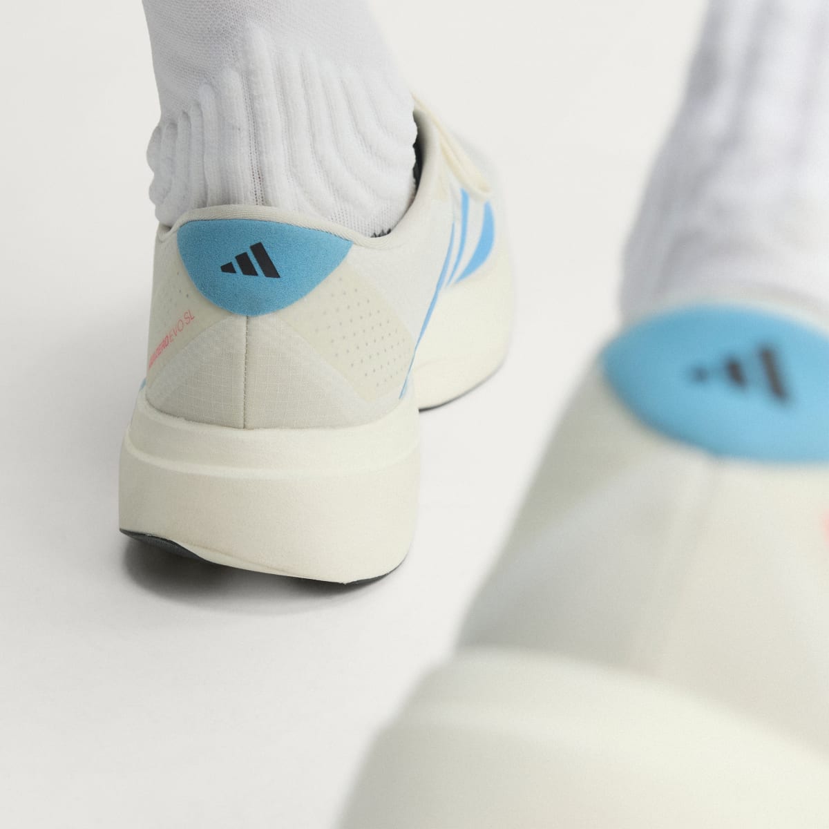 Overkicks - Adidas Adizero EVO SL Woven Off White Light Blue Red (KI1492) - detalle
