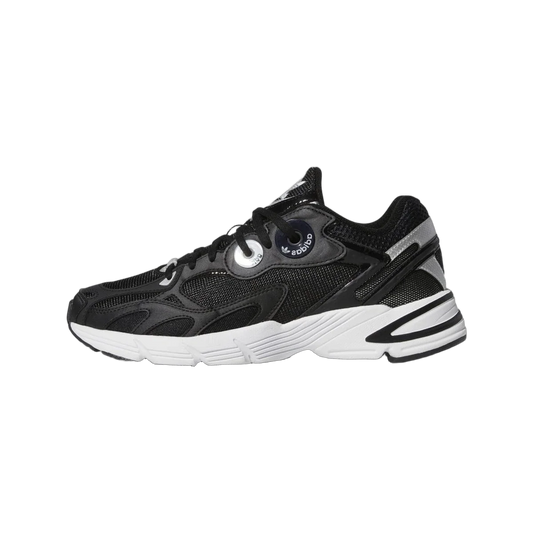 Overkicks - Adidas Astir Black Silver White (Womens) (GY5260) - vista lateral