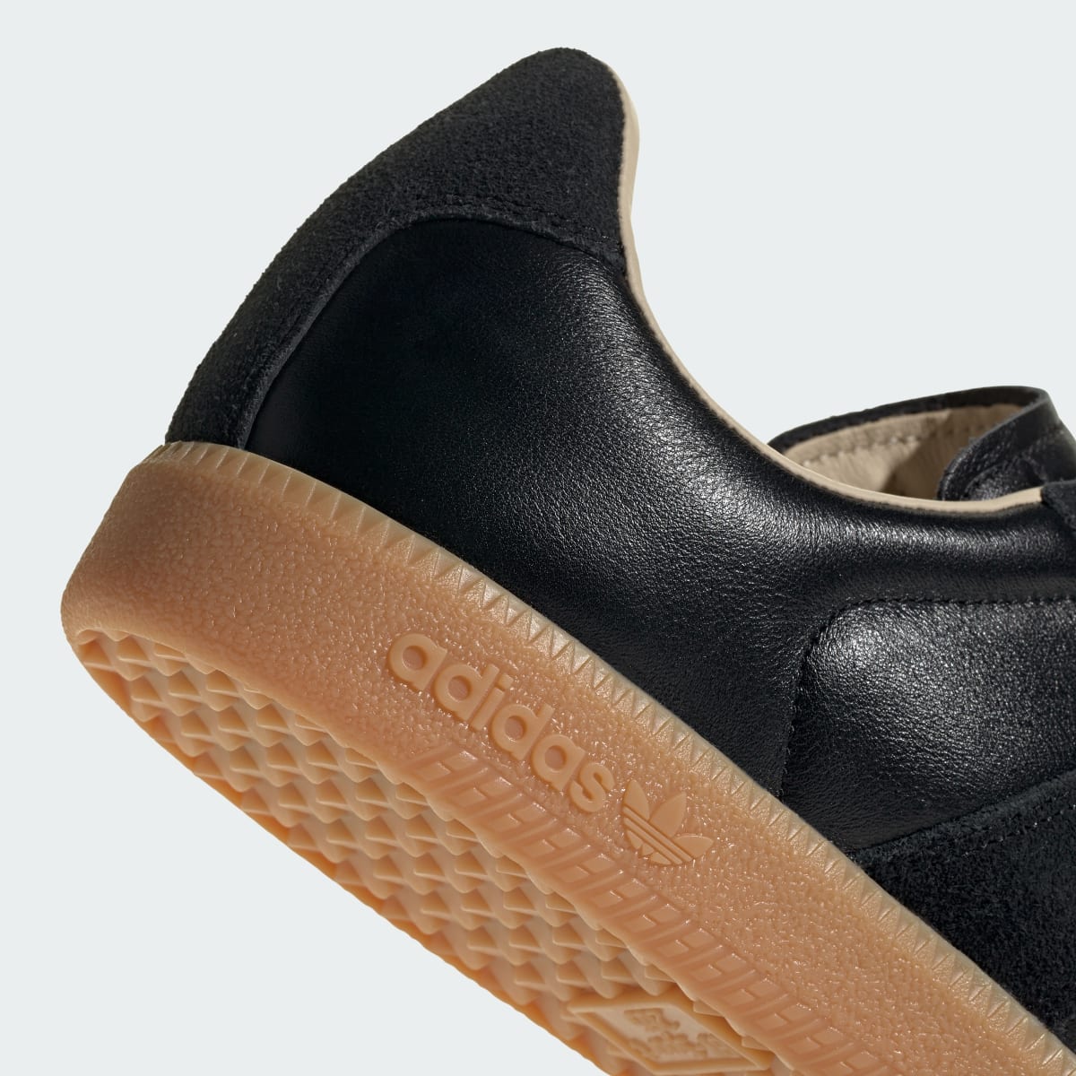 Overkicks - Adidas BW Army Lux Core Black Gum (KK2802) - detalle