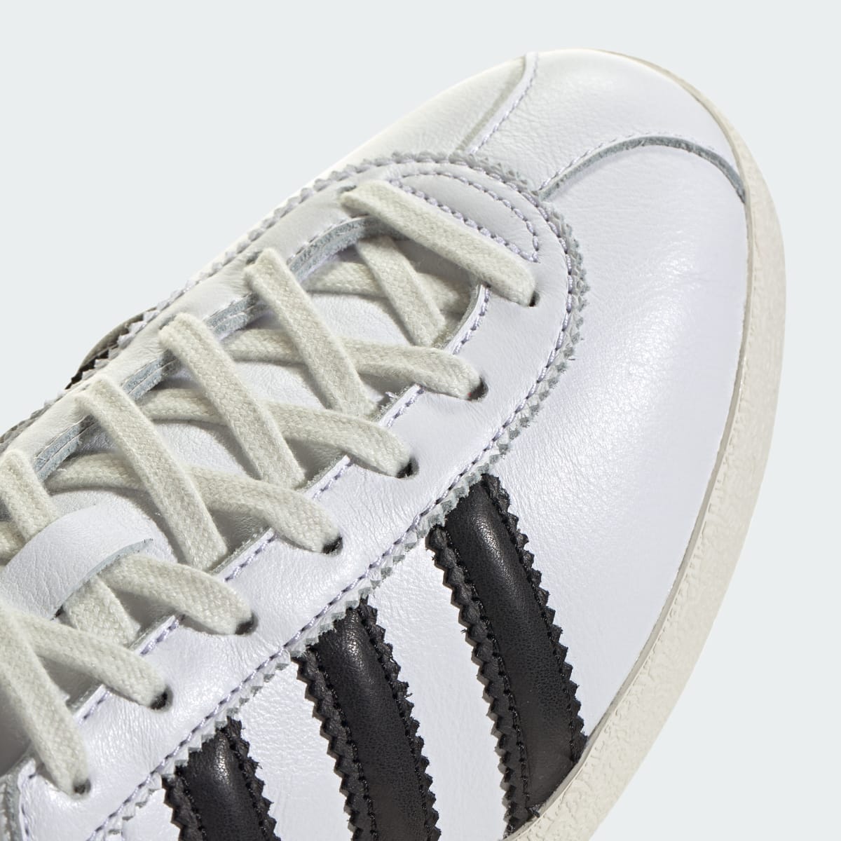 Overkicks - Adidas Blanc White Black (Womens) (JI2507) - detalle
