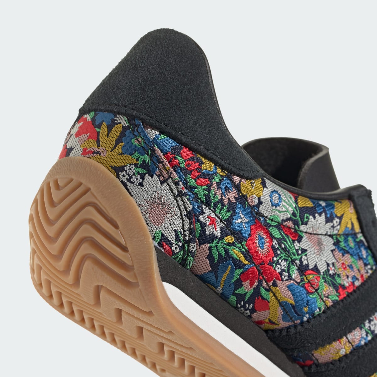 Overkicks - Adidas Country OG Liberty London Floral Embroidery (JI2575) - detalle