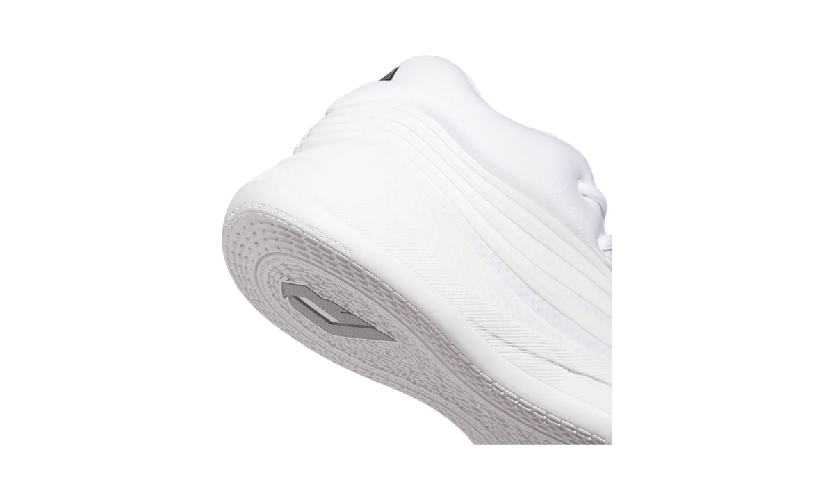 Overkicks - Adidas Dame 10 Triple White (KJ4397) - detalle lateral interior