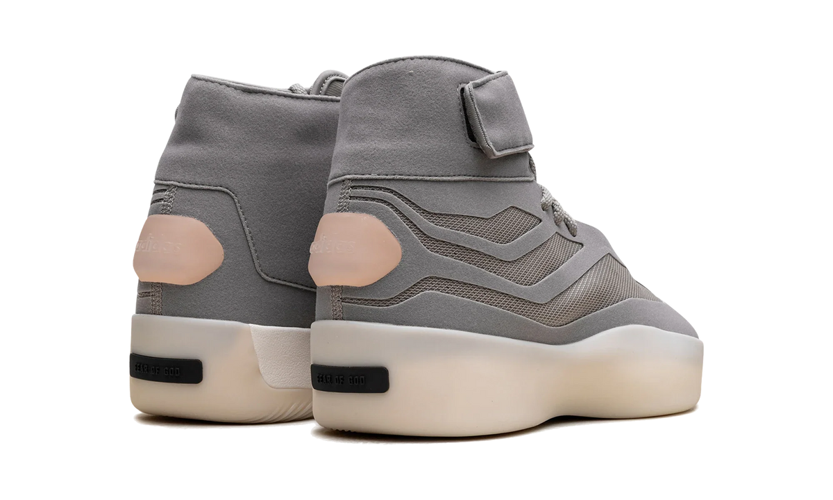 Overkicks - Adidas Fear of God Athletics II Basketball Putty Beige (JQ8483) - par completo