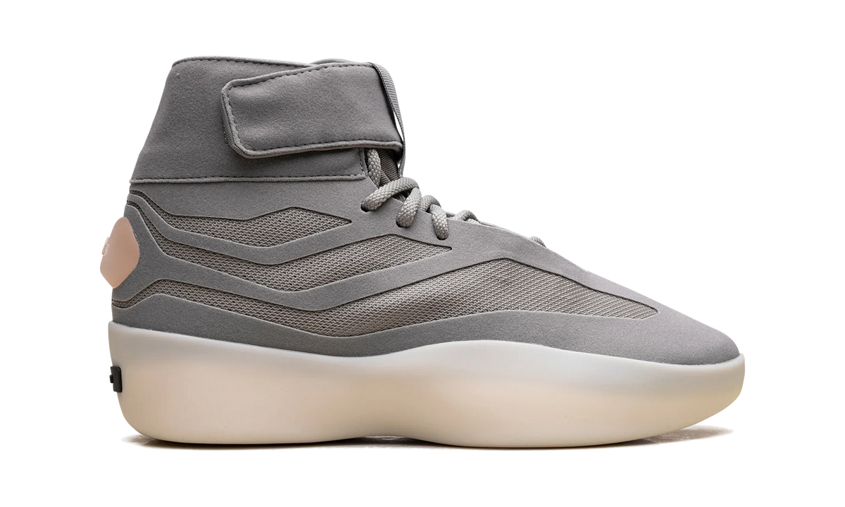 Overkicks - Adidas Fear of God Athletics II Basketball Putty Beige (JQ8483) - detalle talon