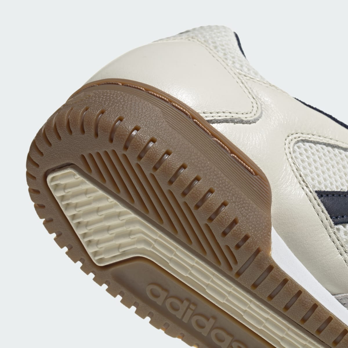 Overkicks - Adidas Fechten Indoor Consortium Presented by END. Off White Navy (JR4606) - detalle