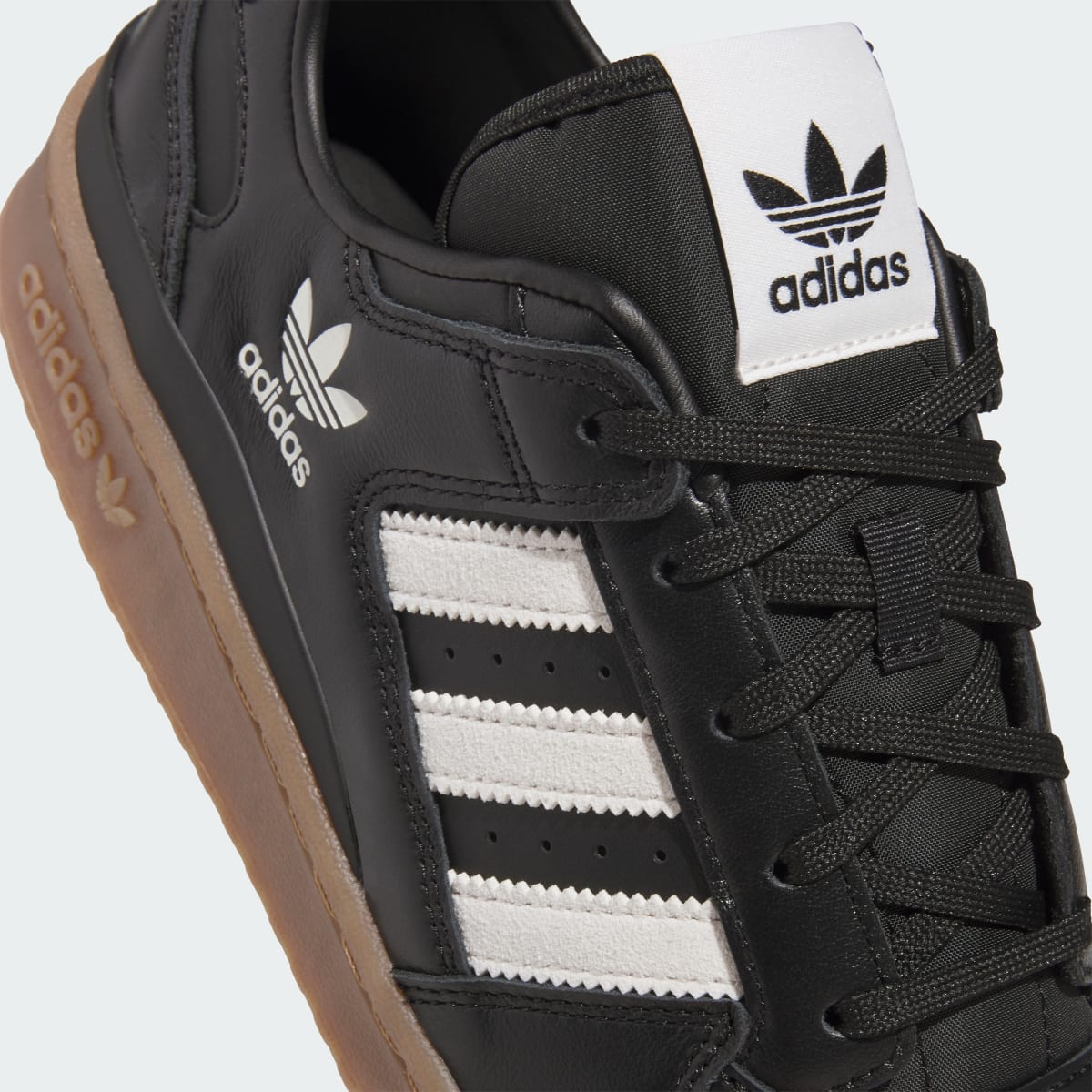 Overkicks - Adidas Forum Low Core Black White Gum (JQ0208) - detalle