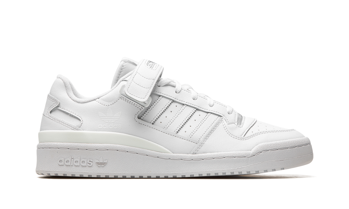 Overkicks - Adidas Forum Low Triple White (FY7755) - detalle talón