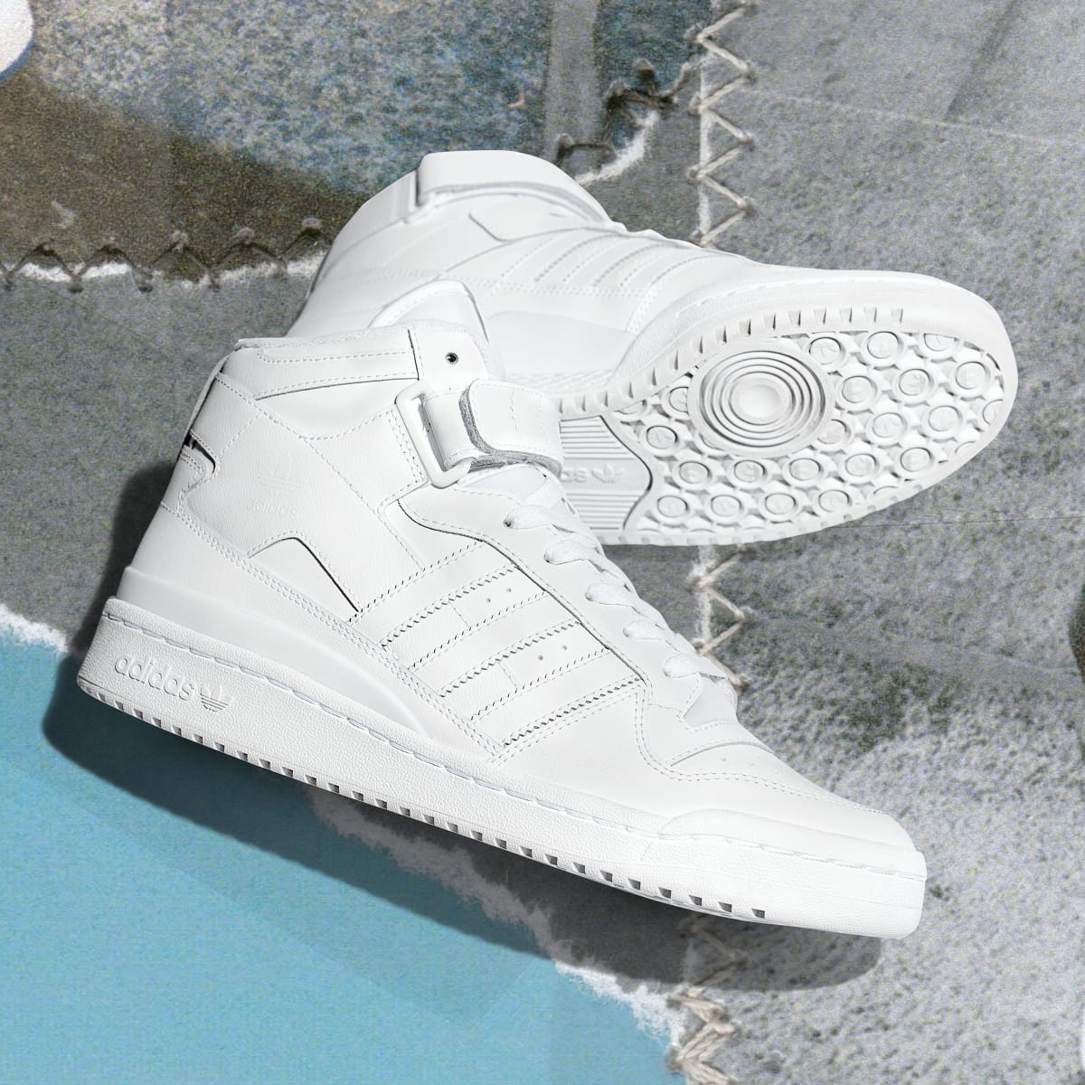 Overkicks - Adidas Forum Mid Triple White (FY4975) - detalle