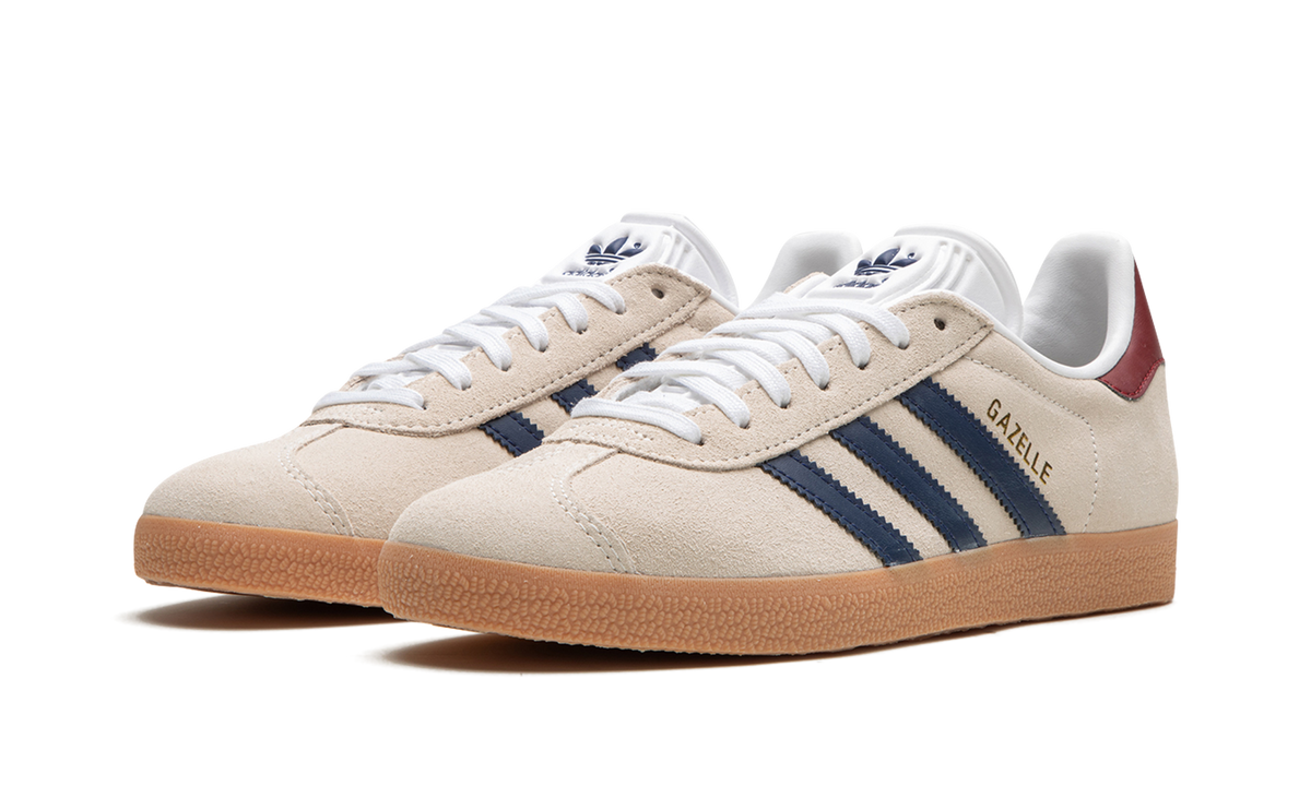 Overkicks - Adidas Gazelle Beige Dark Blue Collegiate Burgundy (IE0546) - vista trasera