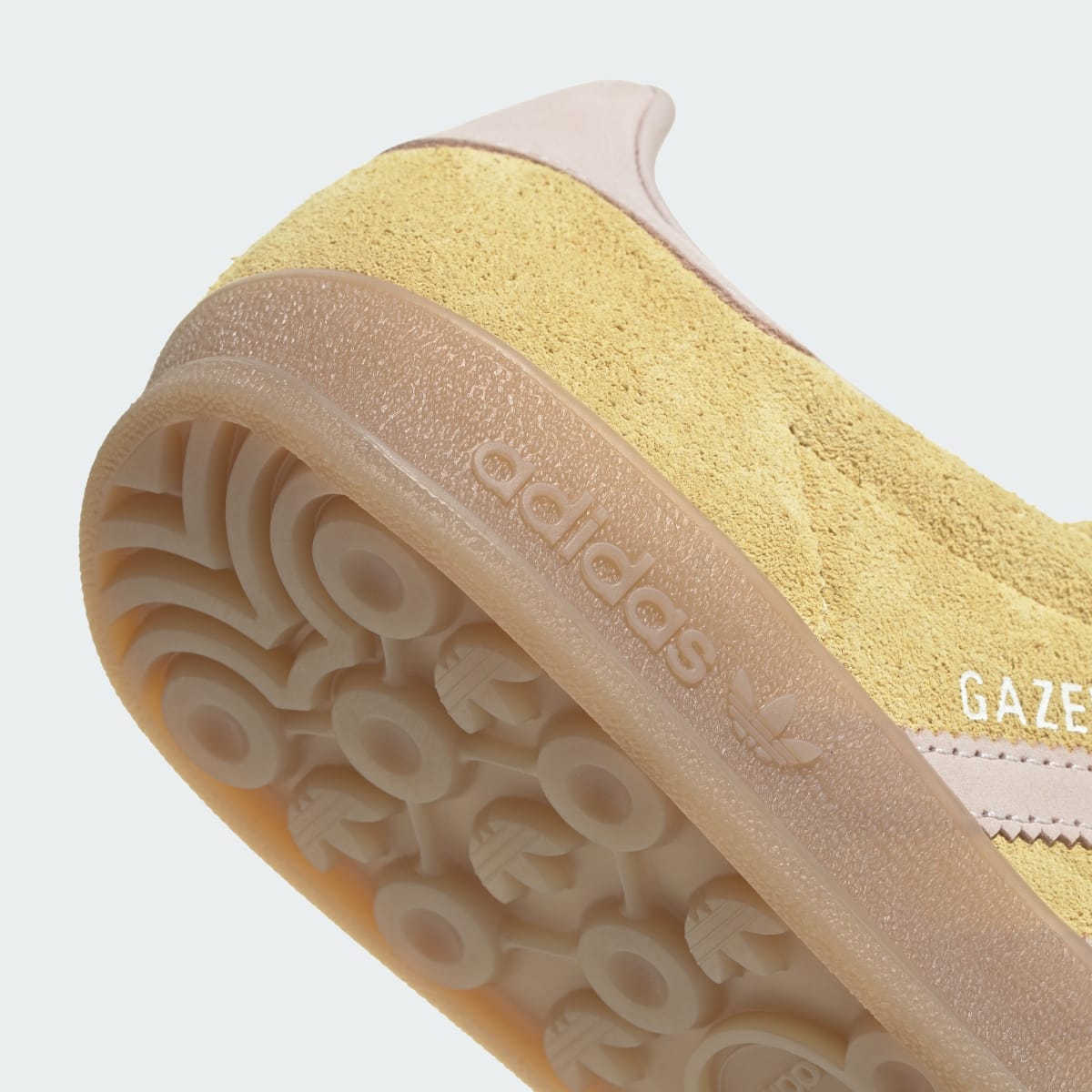 Overkicks - Adidas Gazelle Indoor Almost Yellow Wonder Quartz (IH9220) - detalle