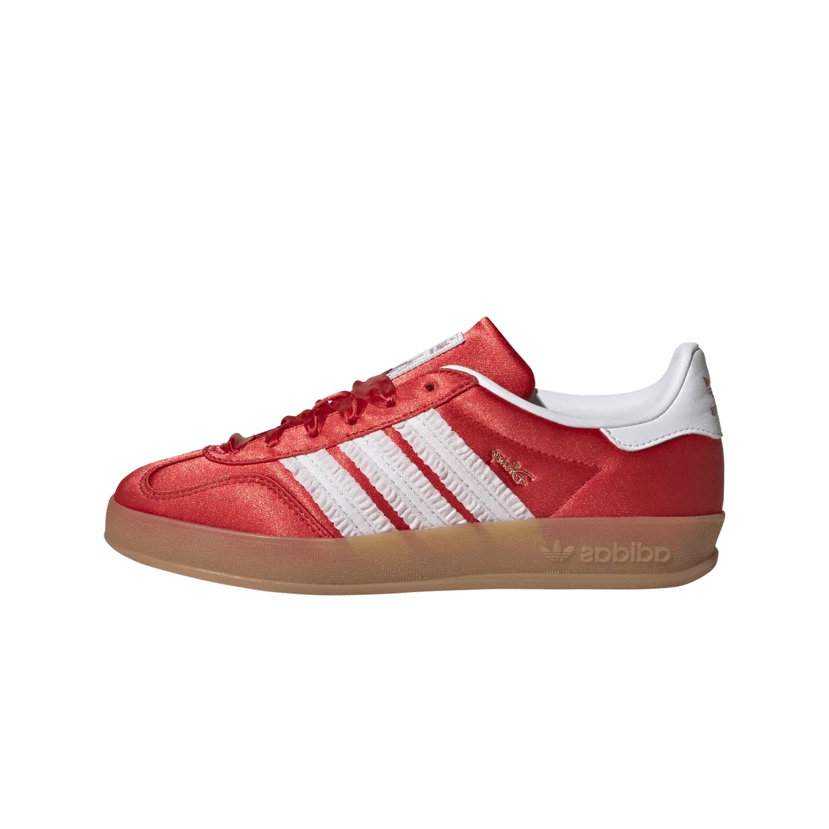 Overkicks - Adidas Gazelle Indoor Disney Red White Gum (GS) (IH1761) - vista lateral