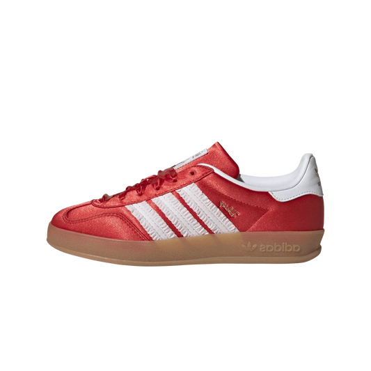 Overkicks - Adidas Gazelle Indoor Disney Red White Gum (GS) (IH1761) - vista lateral
