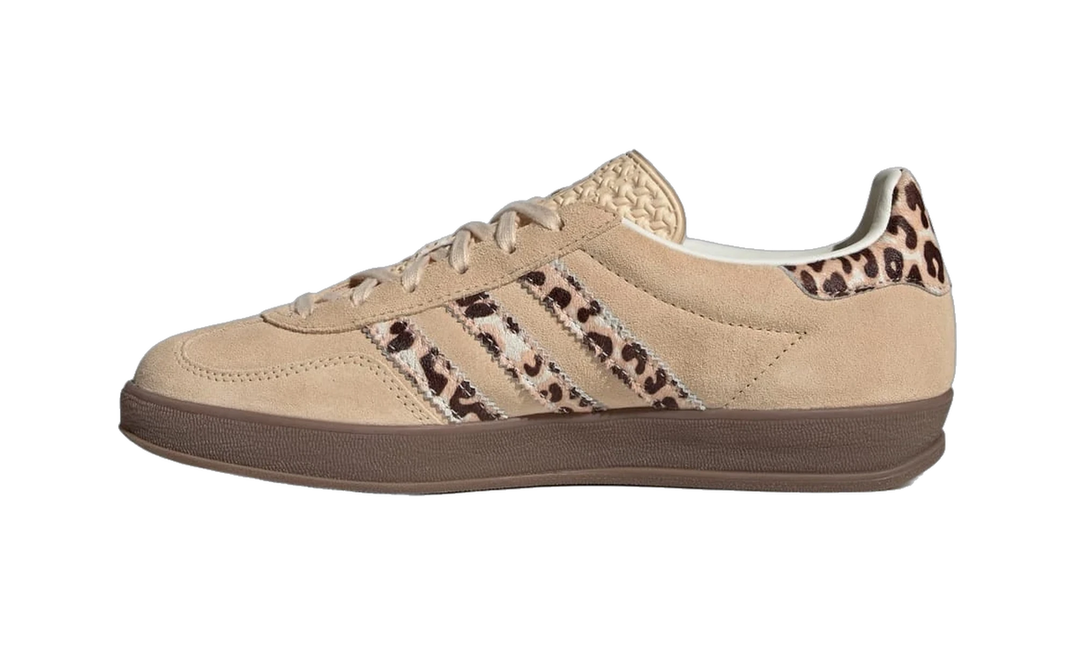 Overkicks - Adidas Gazelle Indoor Leopard Crystal Sand (HQ0286) - detalle talón