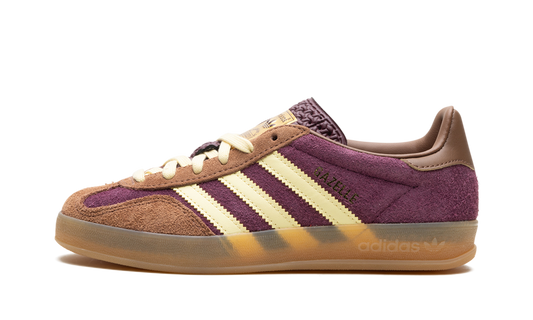 Overkicks - Adidas Gazelle Indoor Maroon Almost Yellow (JI0324) - vista lateral