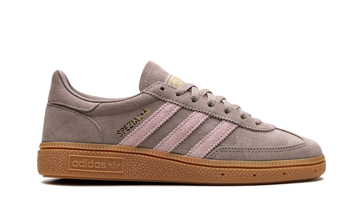 Overkicks - Adidas Handball Spezial Chalky Brown Clear Pink (JR3082) - detalle talón